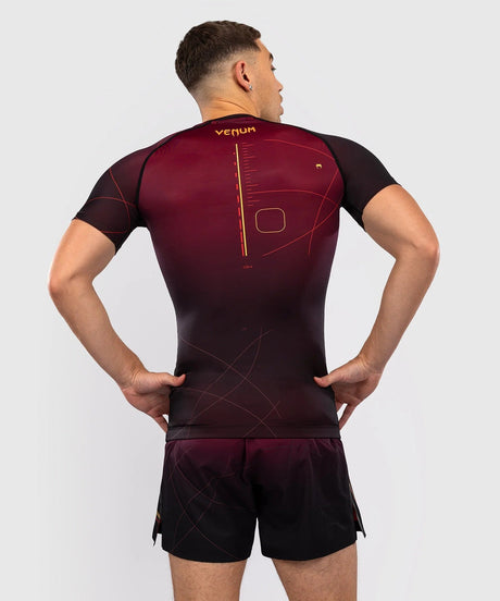 Venum Rashguard Tactical XT mit kurzen Ärmeln – schwarz/burgunderrot/gold, VENUM-05523-139