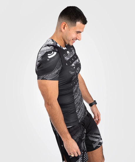 Venum Gorilla Jungle Kurzarm-Rashguard, schwarz/weiß – VENUM-05077-108