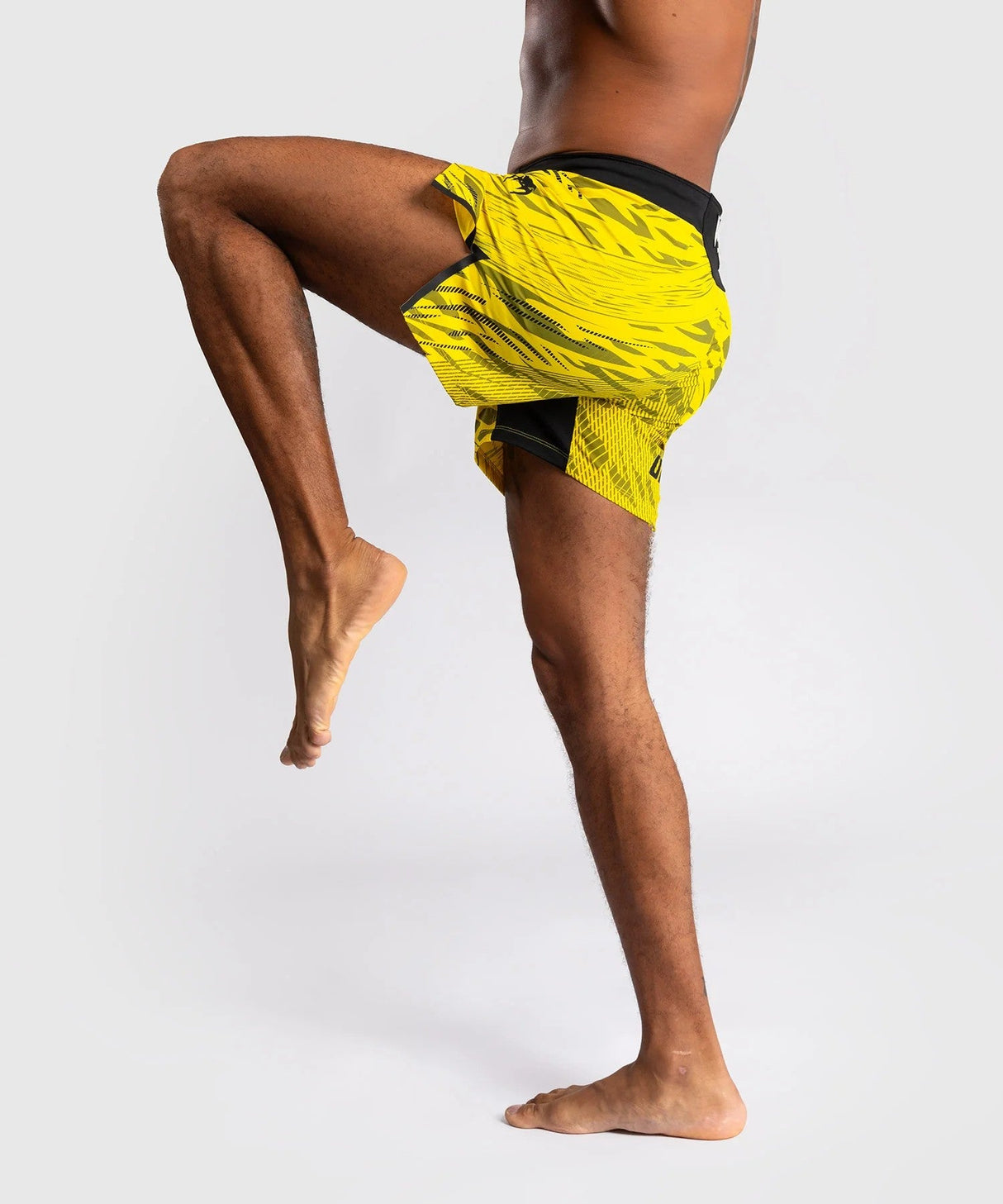 Venum UFC Authentic Fight Night Shorts – gelb