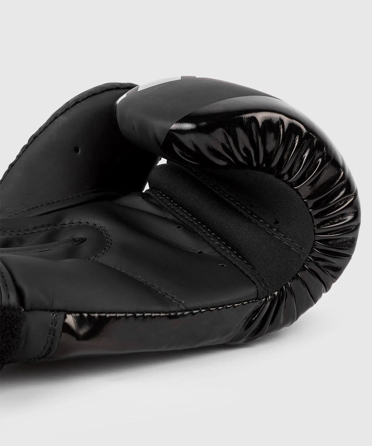 Guantes de boxeo Venum Contender Shockwave – Negro/Blanco, VENUM-04896-001