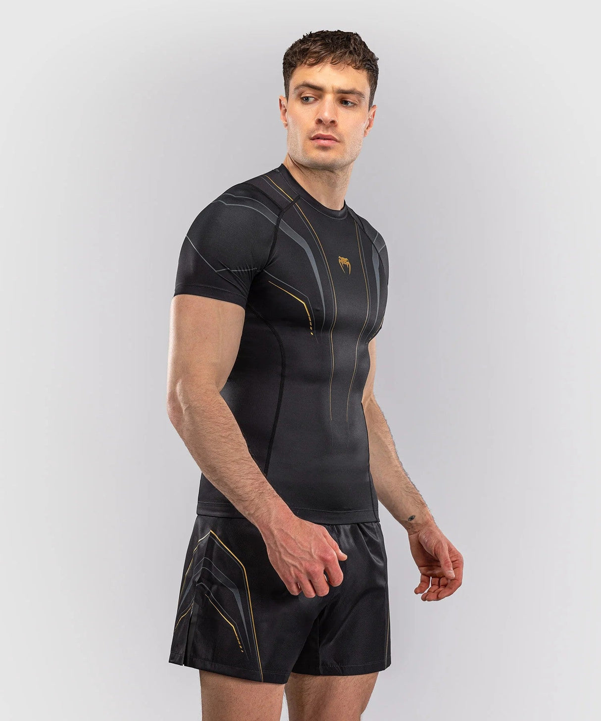 Rashguard à manches courtes Venum Streamline – Noir/Or, VENUM-06296-126