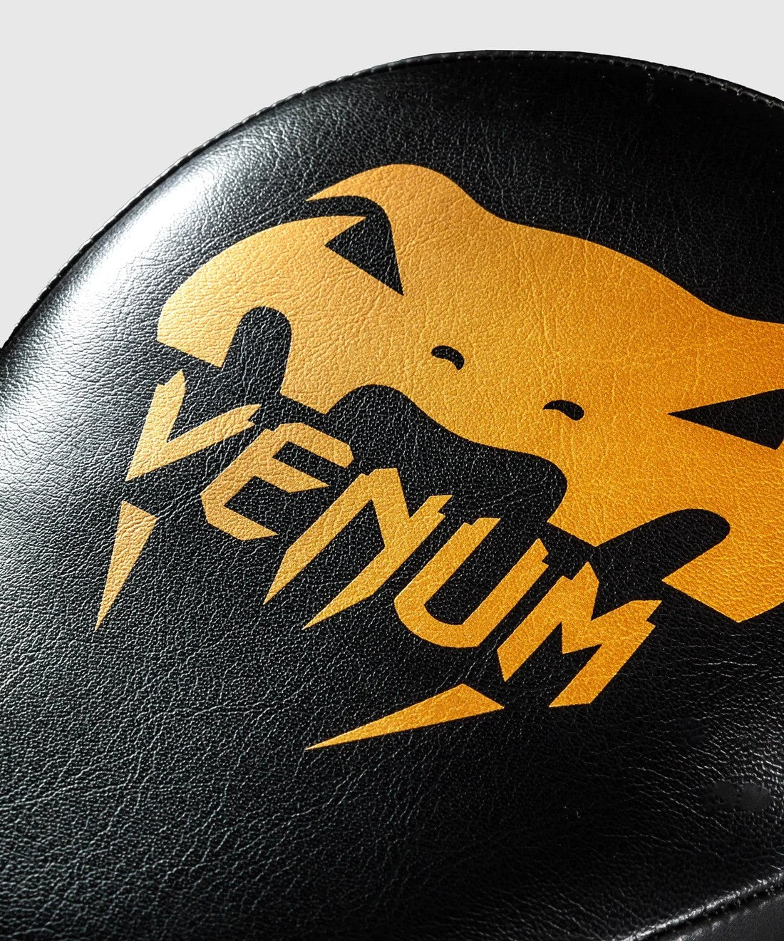 Venum Light Focus Mitts – Schwarz/Gold, VENUM-1119-126