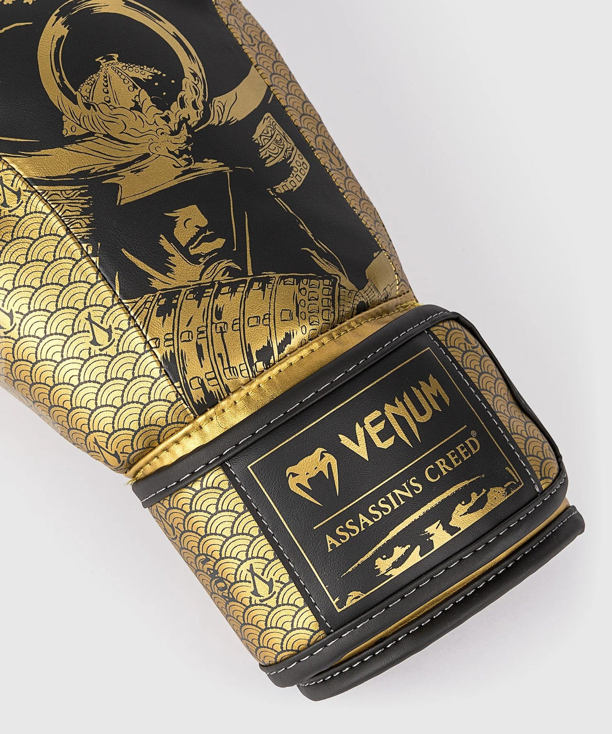 Venum x Assassin’s Creed Shadows Boxing Gloves – Gold, VENUM-05679-126
