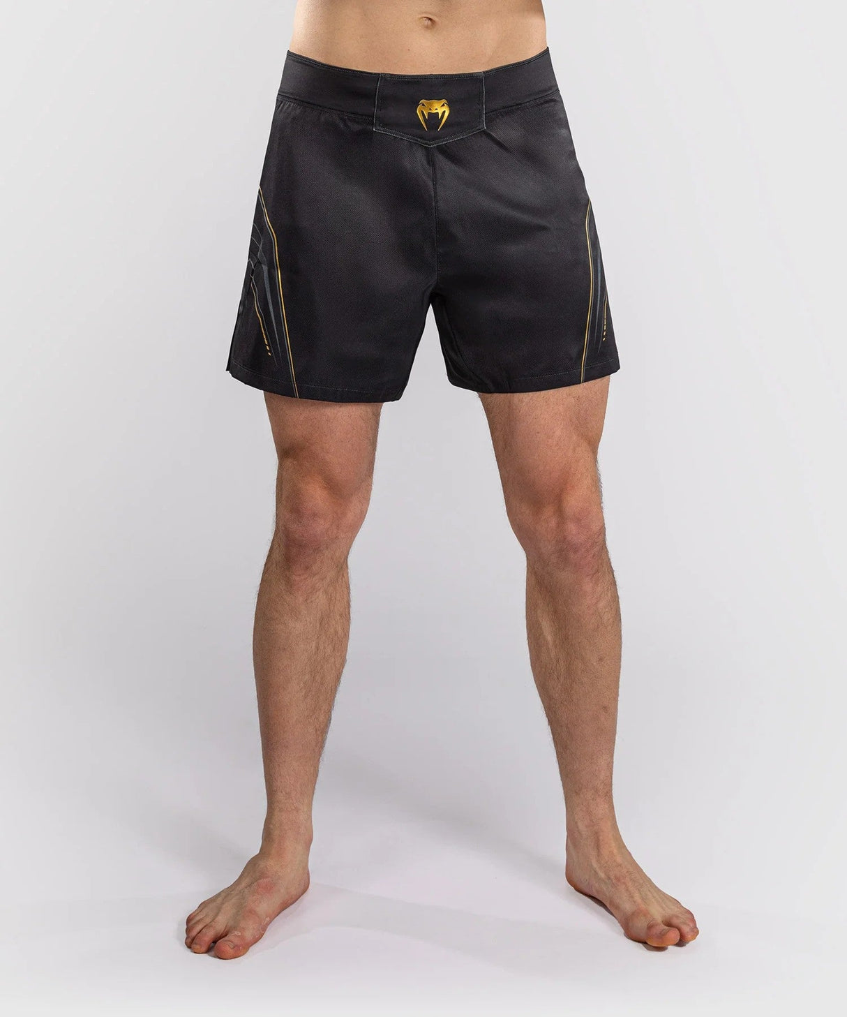 Spodenki bojowe Venum Streamline – czarne/złote, VENUM-06299-126