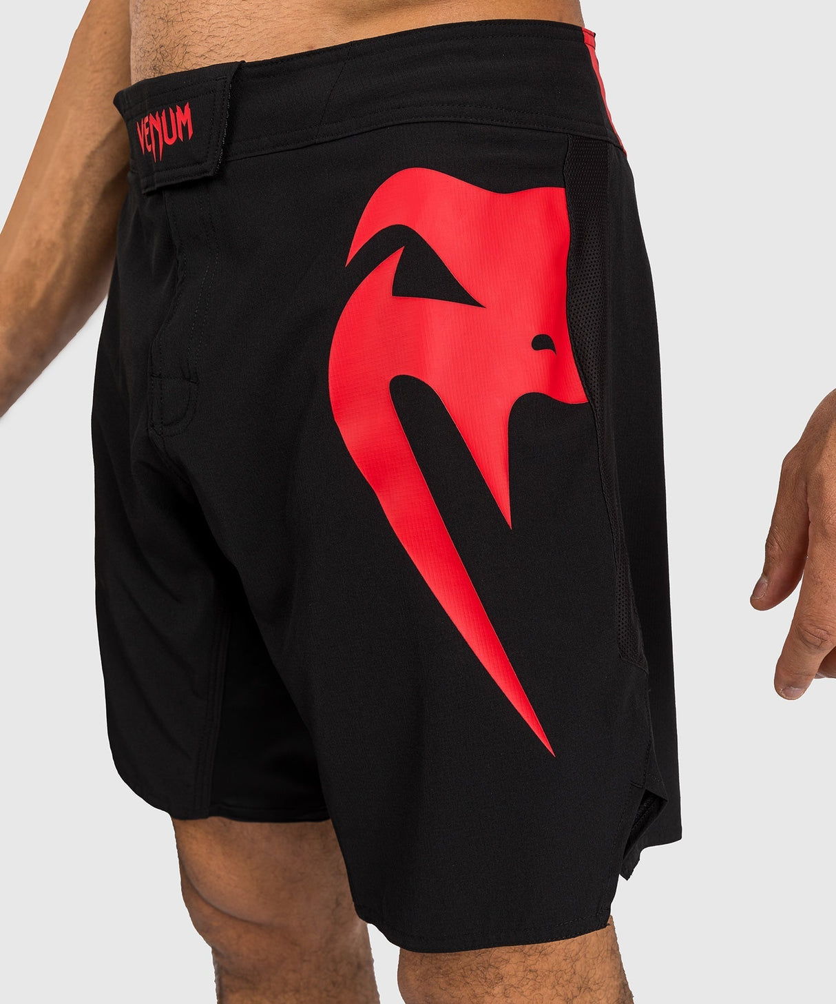 Venum Licht 5,0 MMA Shorts-Schwarz/Gold, Venum-05103-100