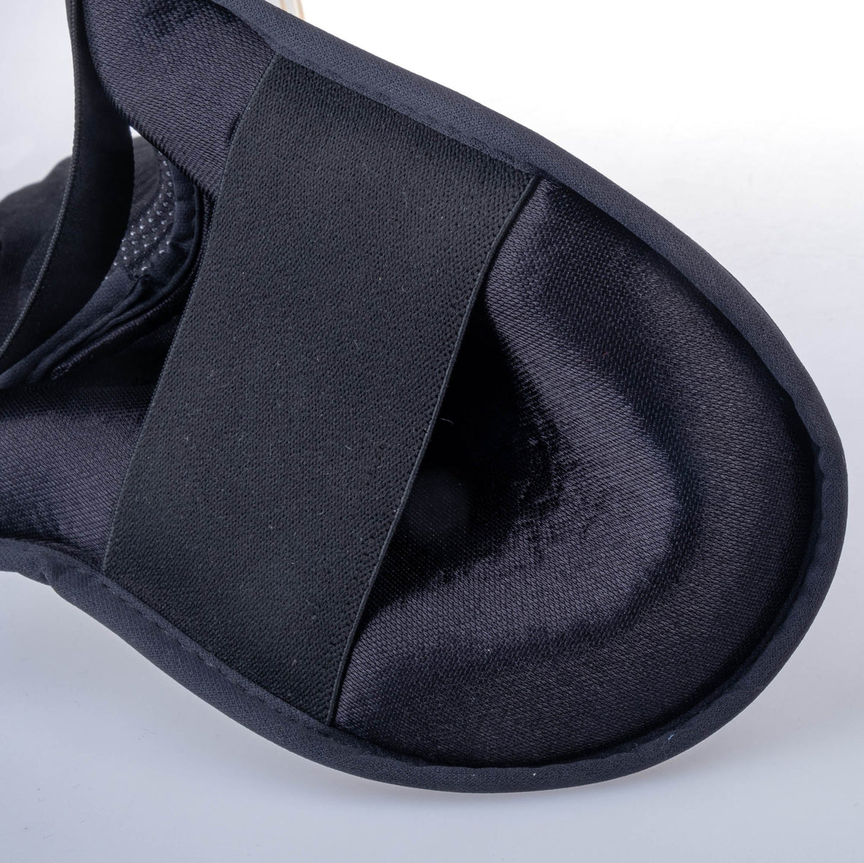 Fighter Thai Ergo Shin Guards - white/gold, FSG-004-TRP-0112