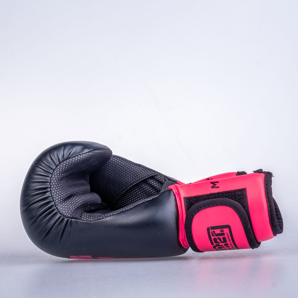 Guantes de mano abiertos de luchador-Negro/Pink, OHF-WRD-0207