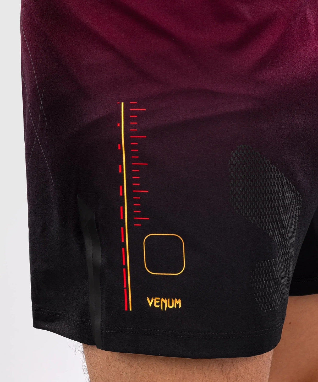 Venum Tactical XT Shorts – Schwarz/Burgunderrot/Gold, VENUM-05525-139