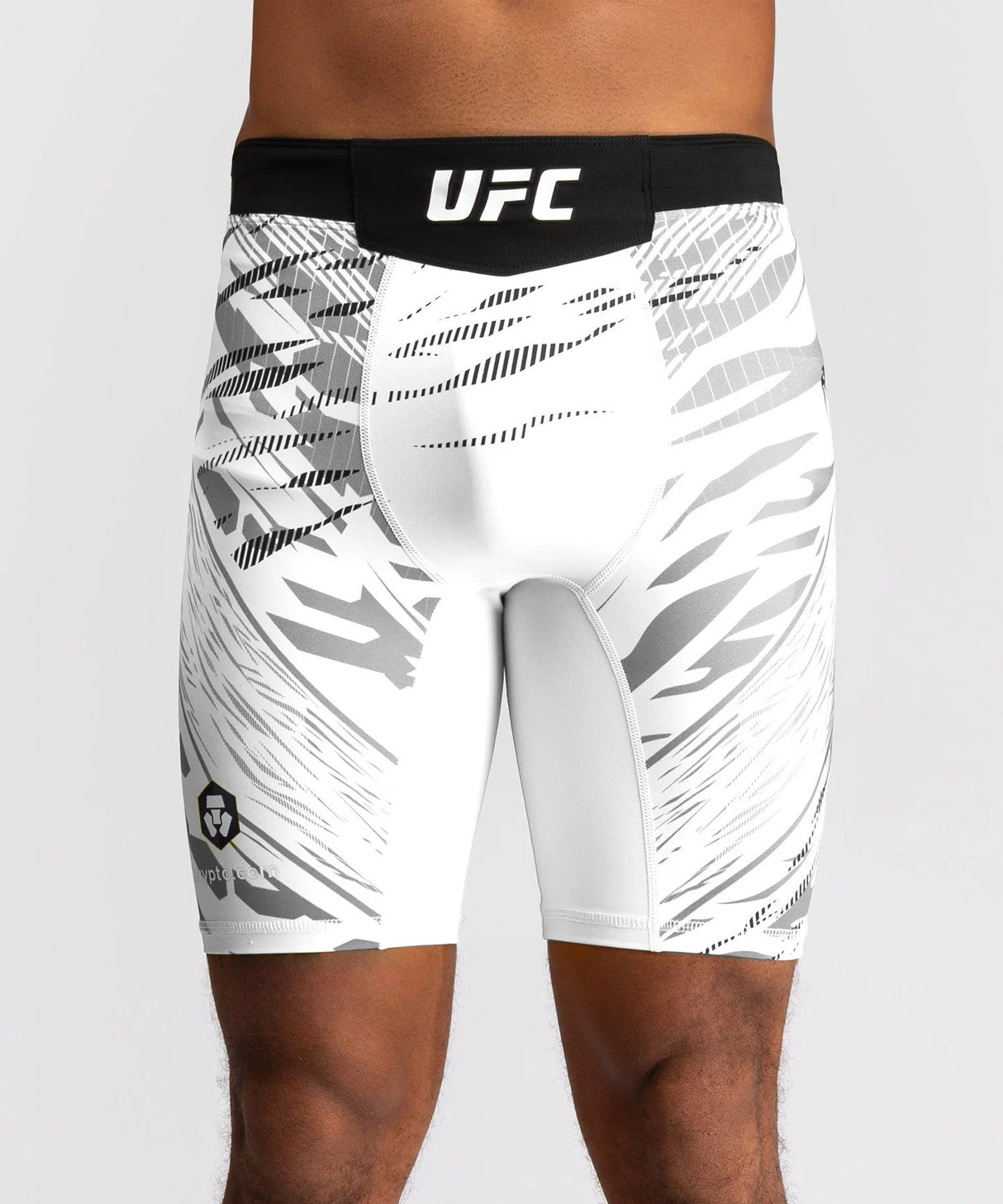 Venum UFC Authentic Fight Night Shorts – weiß