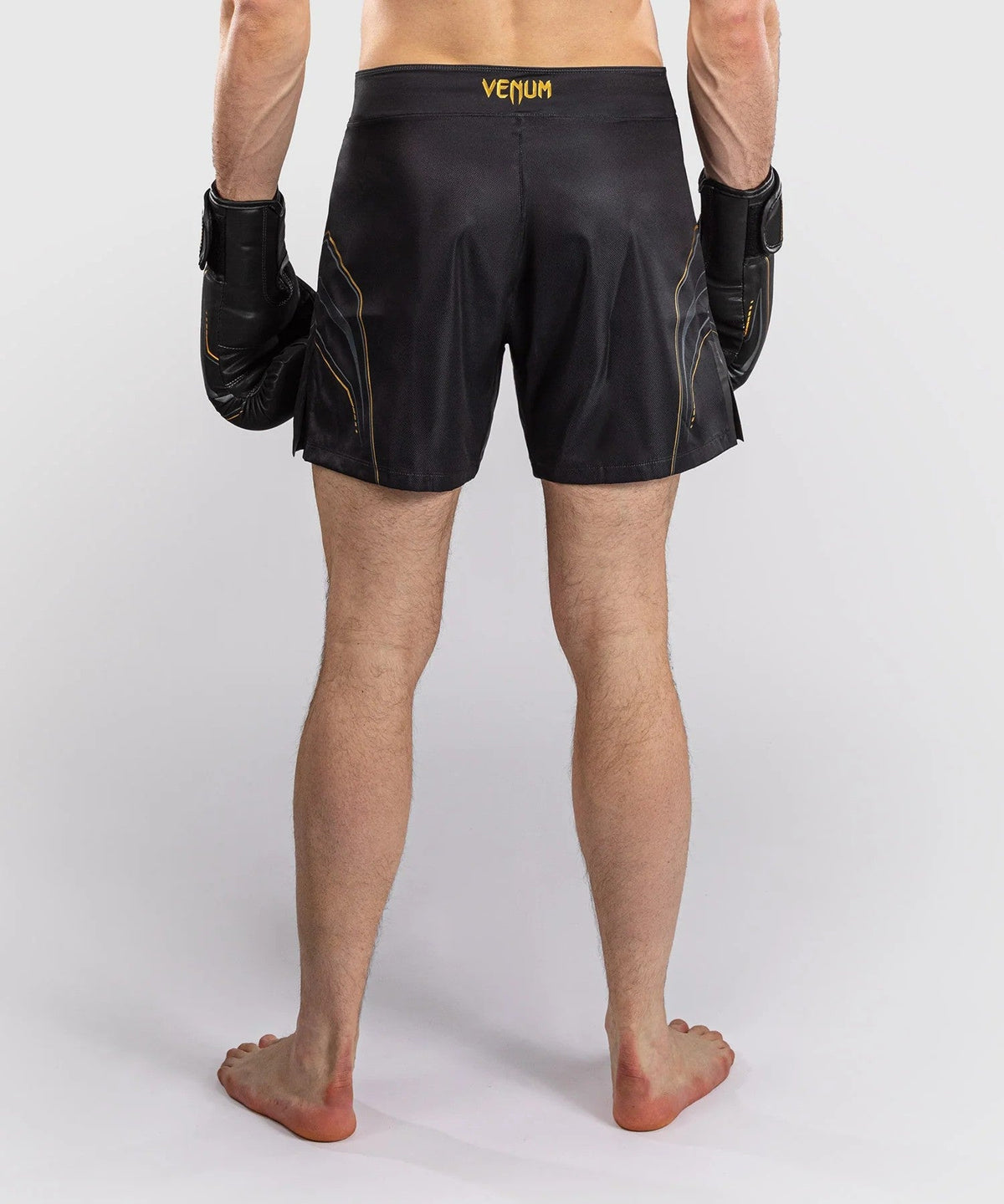 Spodenki bojowe Venum Streamline – czarne/złote, VENUM-06299-126