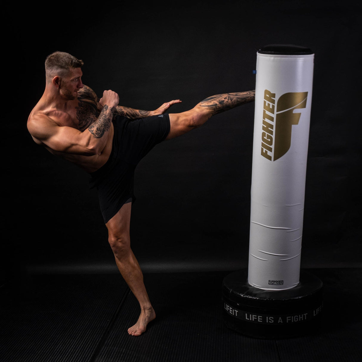 Fighter Freistehender Boxsack Classic – schwarz/rot