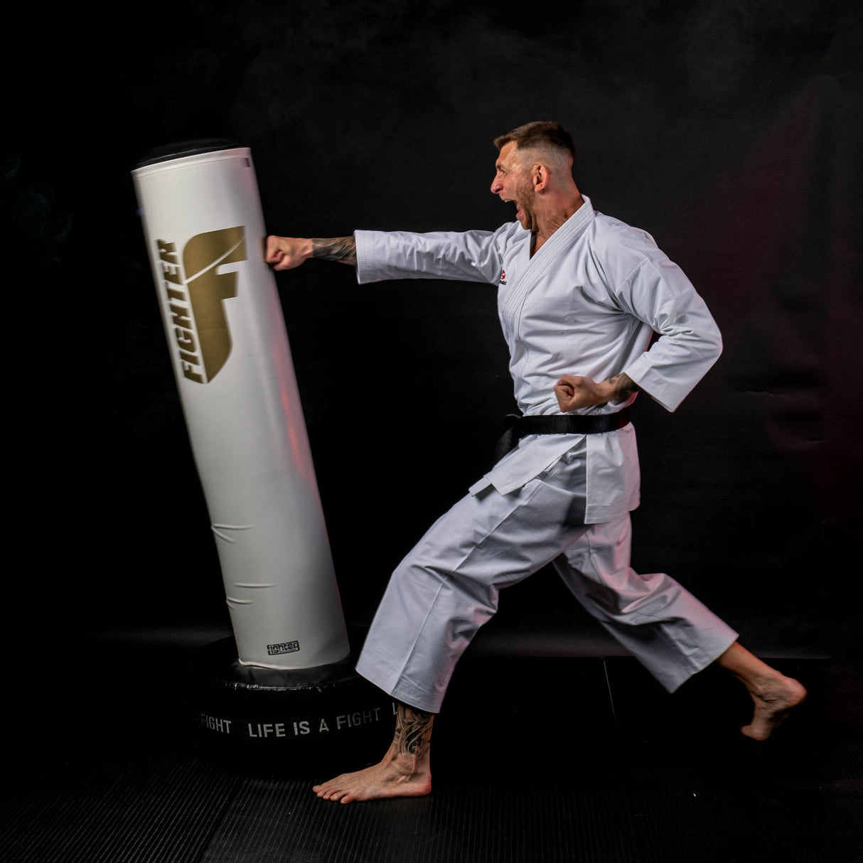 Fighter Freistehender Boxsack Classic – schwarz/rot