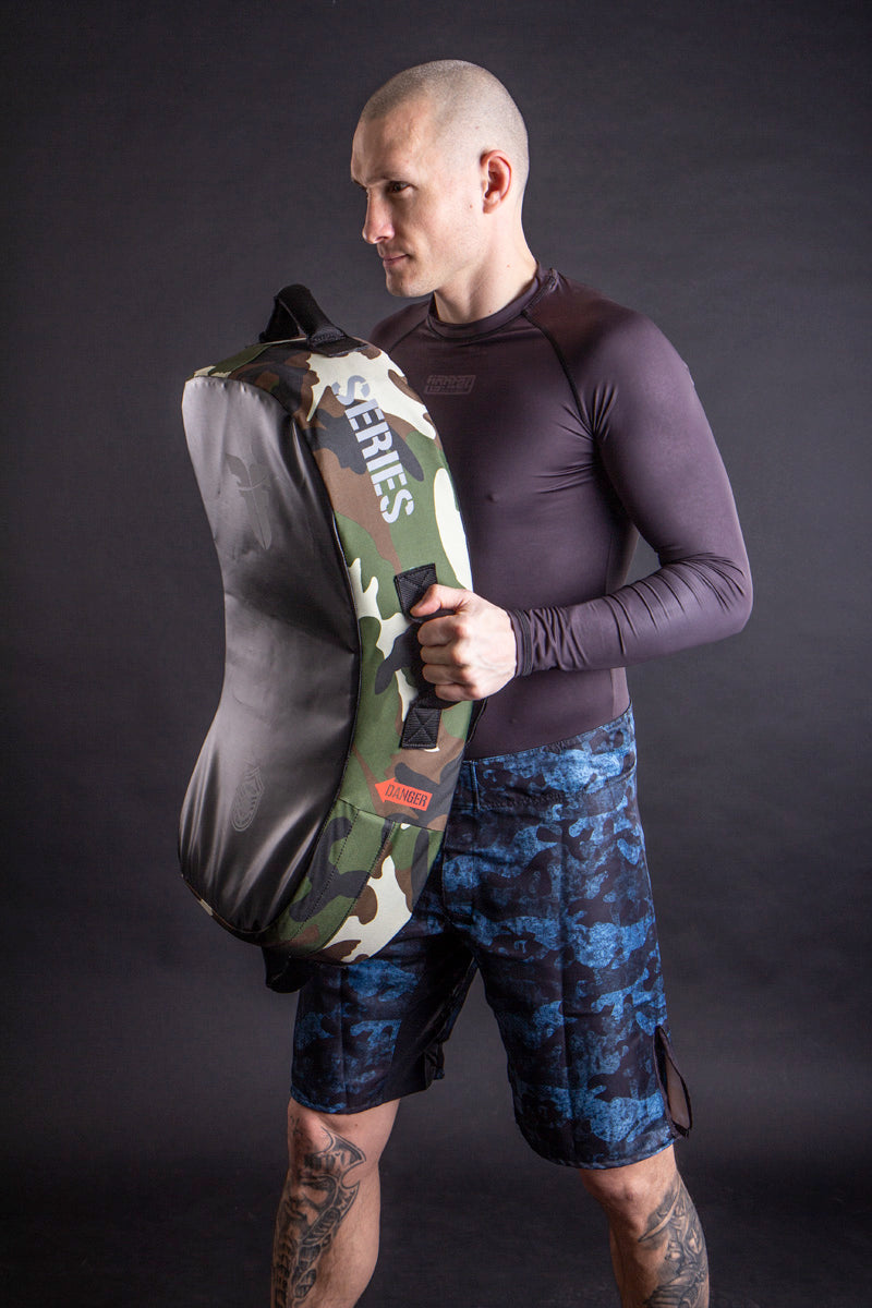 Fighter Kicking Shield - MULTI GRIP - Tactical Series - black/camo, FKSH-14
