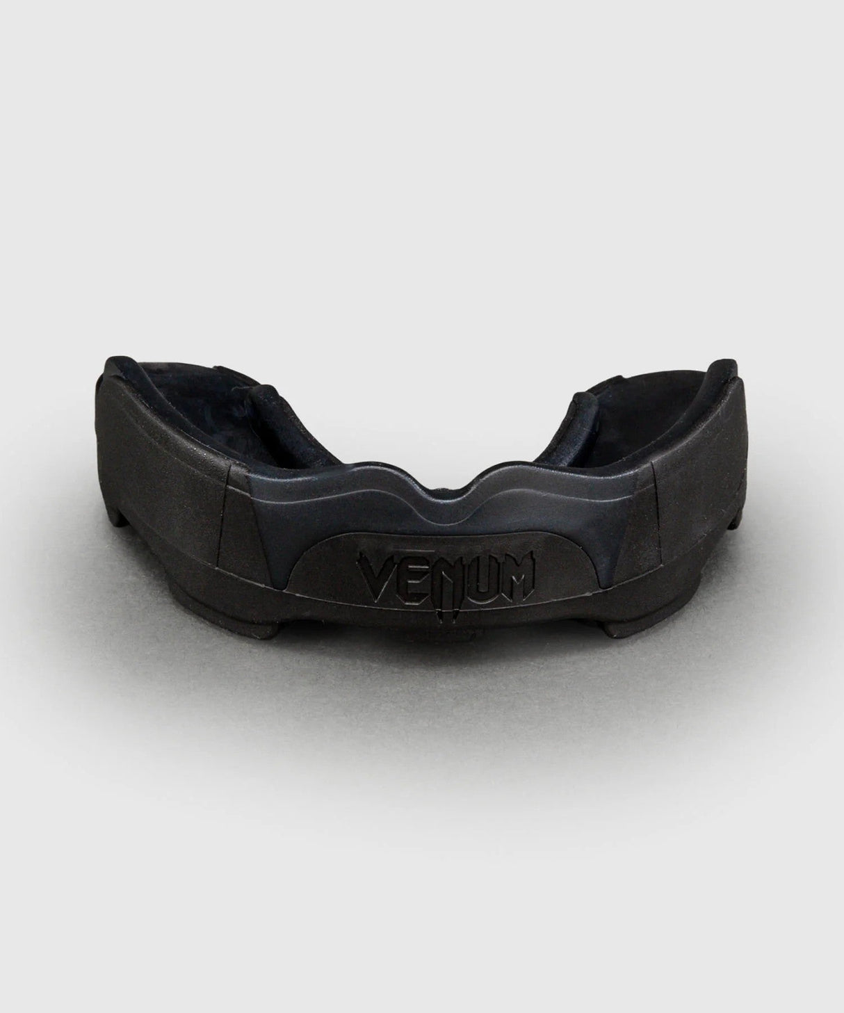 Venum Predator Mouthguard – Black/Black/Red, VENUM-0621-680