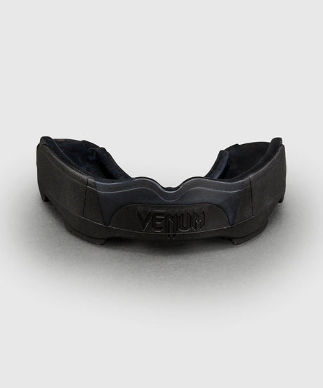 Venum Predator Mouthguard – Black/Black/Red, VENUM-0621-680