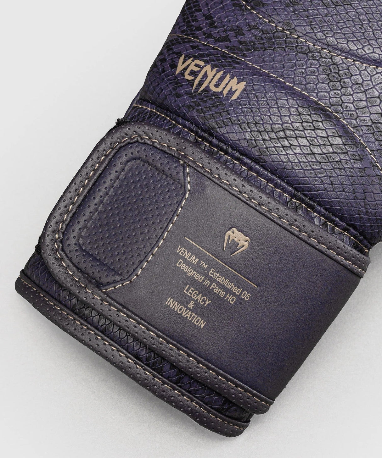 Guantes de boxeo Venum Impact Evo Scales – Morado oscuro, VENUM-05802-042
