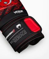 Venum x TEKKEN 8 Boxhandschuhe – Rot/Schwarz, VENUM-06221-207