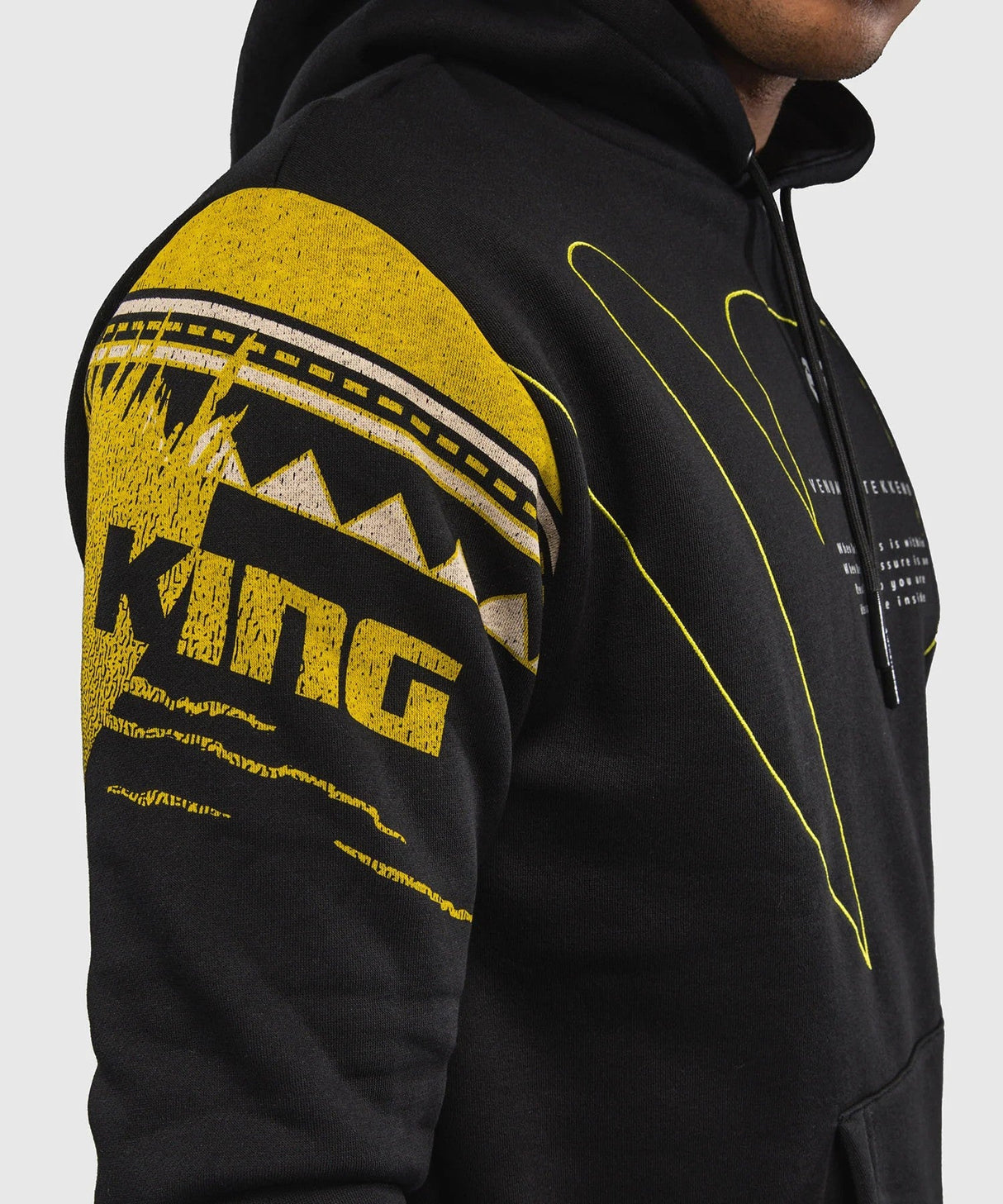 Venum x TEKKEN 8 Hoodie – Schwarz/Gelb – VENUM-06216-111