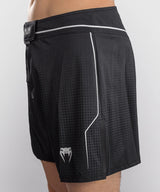 Venum Stealth Fight Shorts – Schwarz/Weiß, VENUM-06269-108