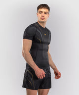 Rashguard à manches courtes Venum Streamline – Noir/Or, VENUM-06296-126