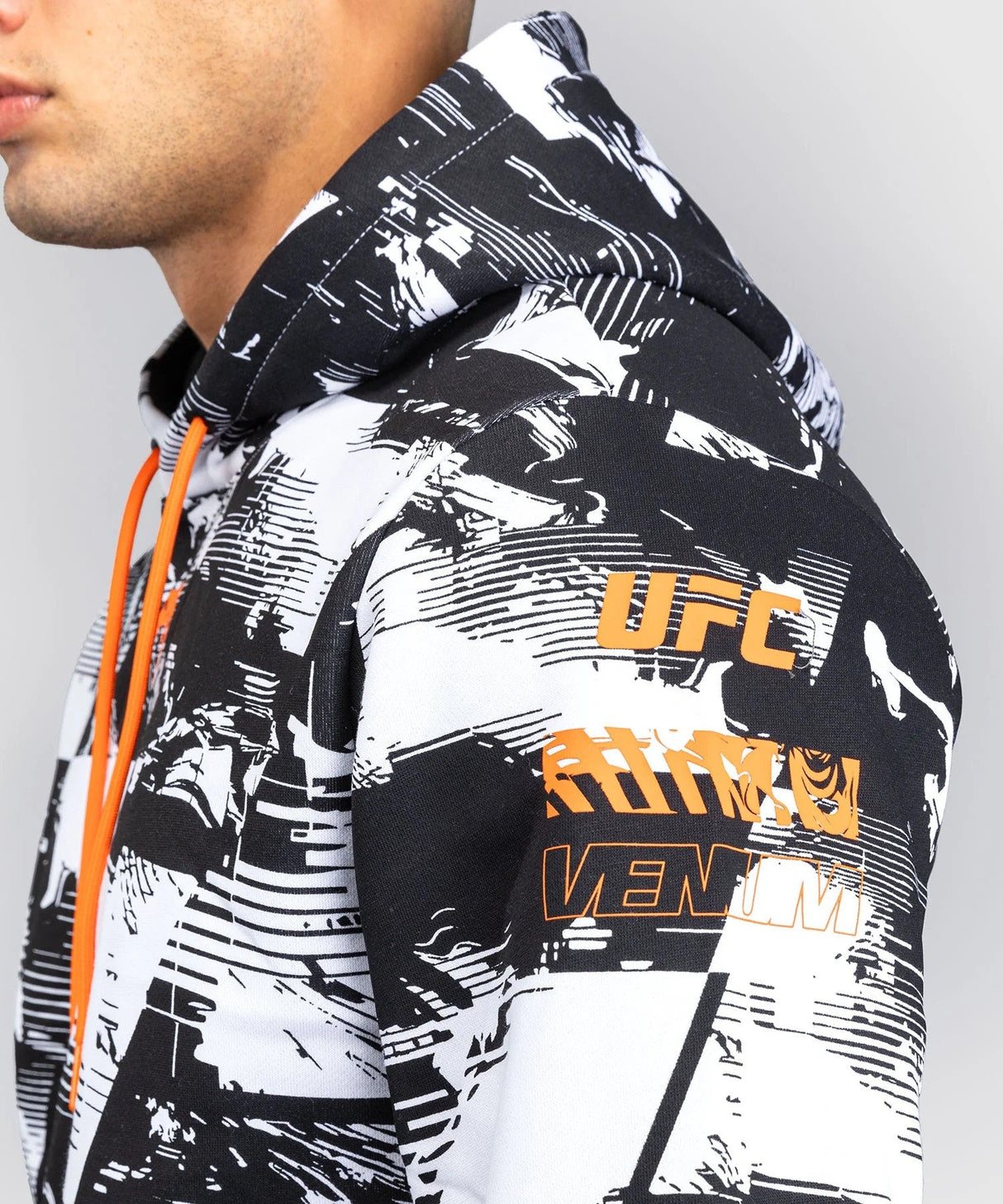 Sudadera con capucha Venum UFC Zenith – Negro/Blanco, VNMUFC-00428-108