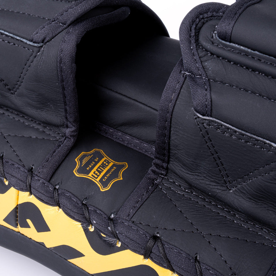 Fighter Thai Mitts – black/gold, FTP-001-12F