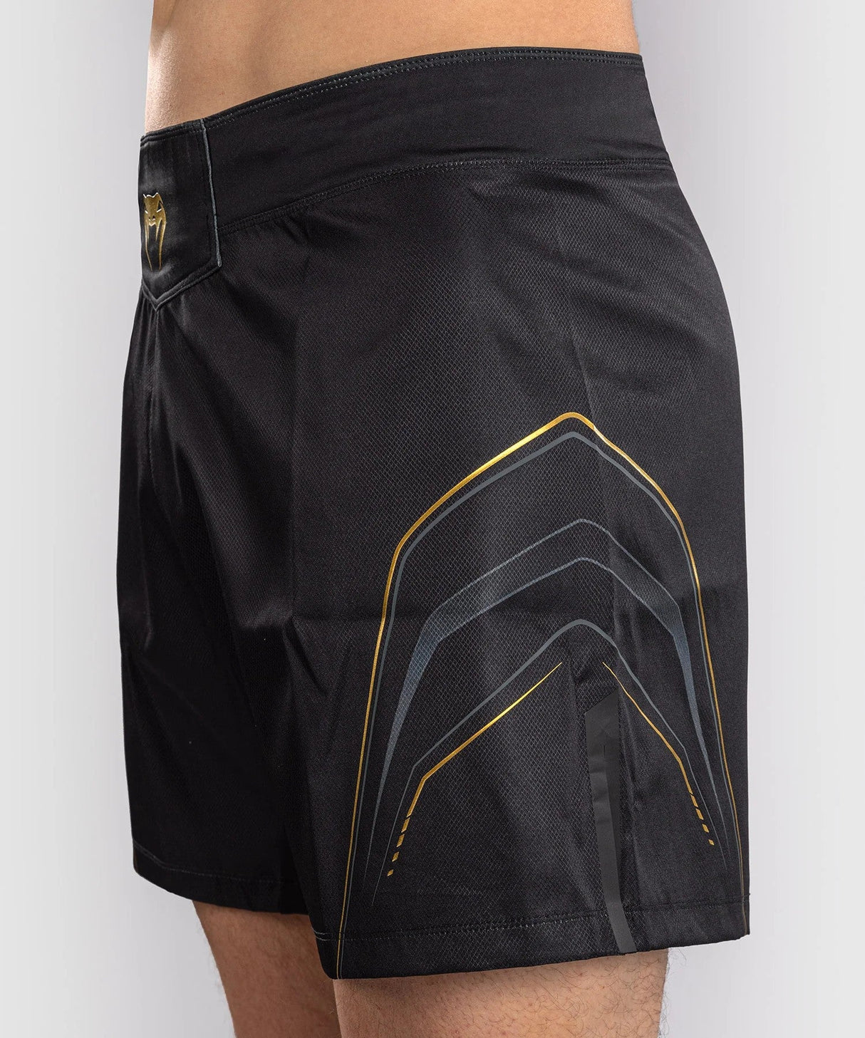Venum Streamline Fight Shorts – Black/Gold, VENUM-06299-126