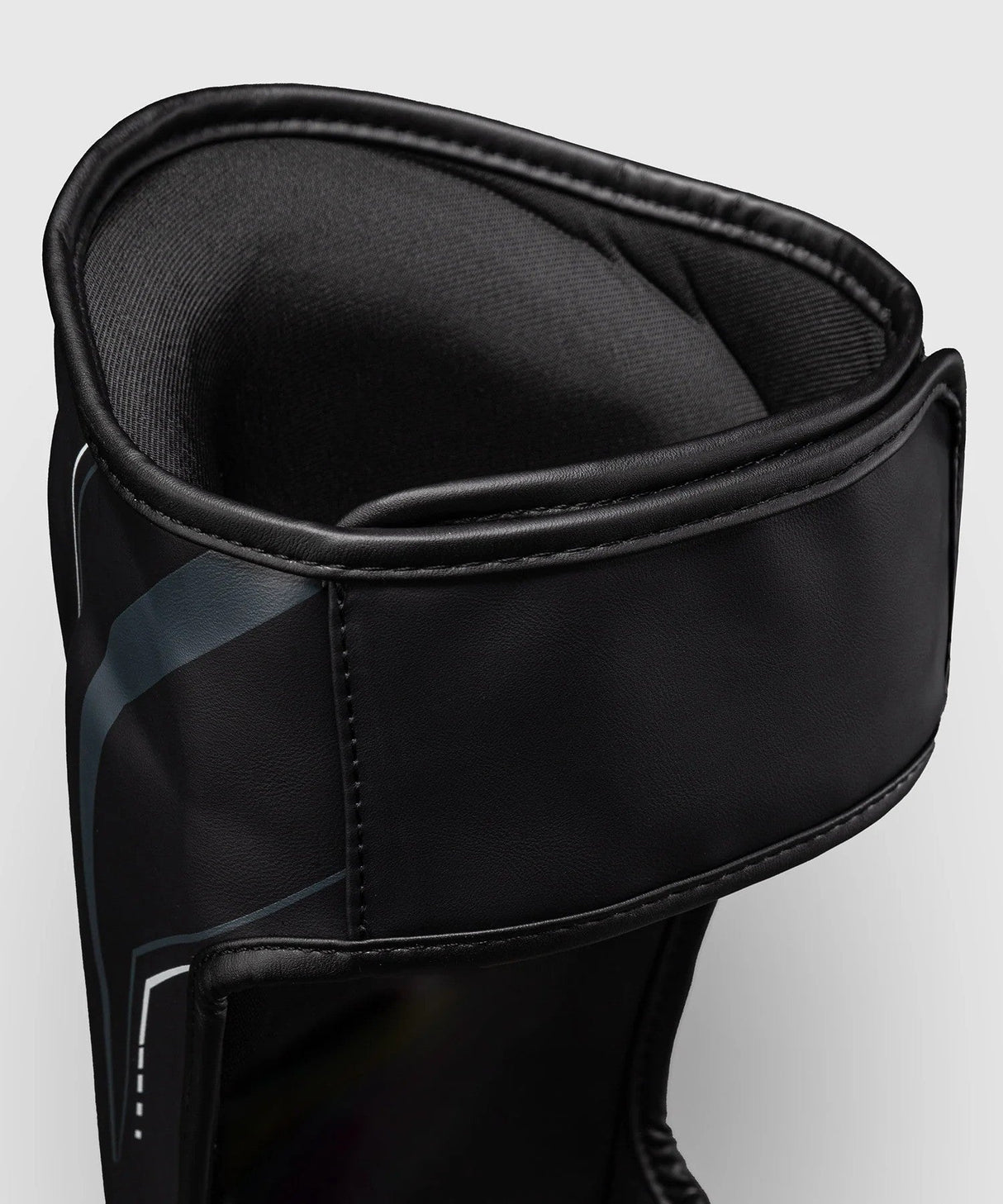 Venum Streamline Shin Guards - Black/White, VENUM-06305-108