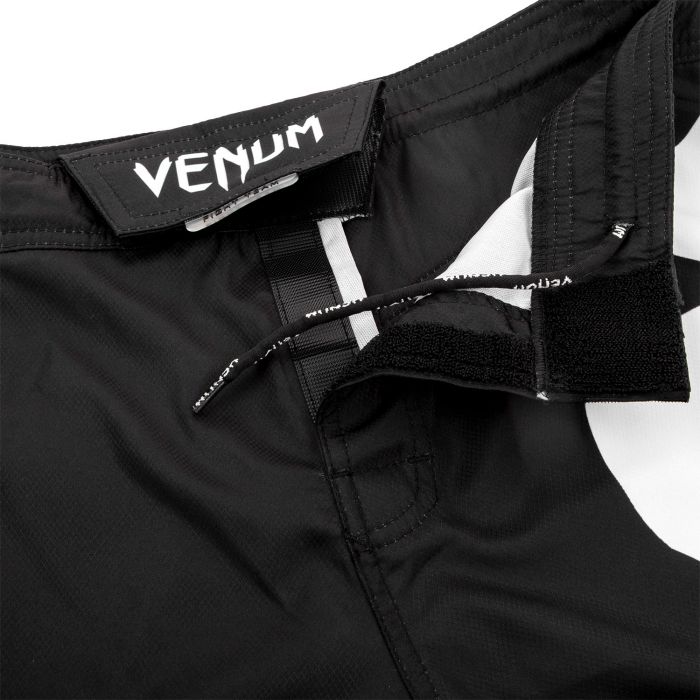 Venum Light 3.0 Fightshorts - black/white, VENUM-03615-108
