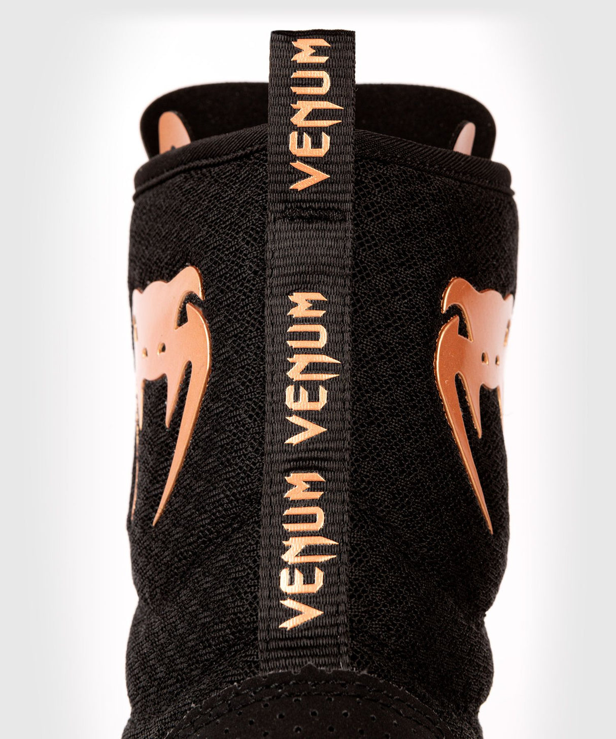 Venum Elite boxing shoes - black/gold