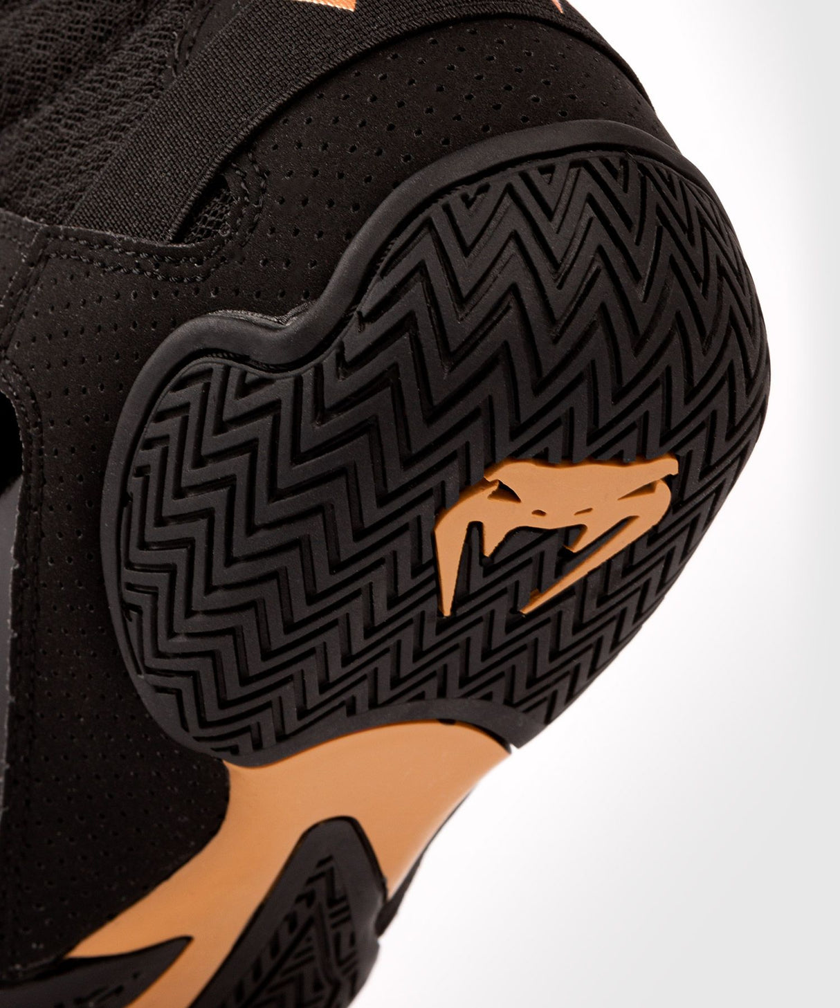 Venum Elite boxing shoes - black/gold